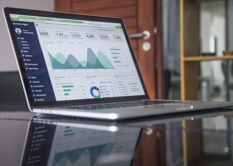 Business analytics dashboard representing M365 licence management and cost optimization